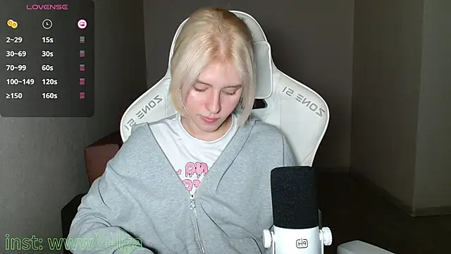 LizaKisses online show from October 15, 2025, 1:11 pm