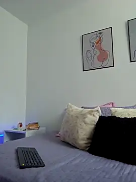 VictoriaEvaans  online show from October 5, 2025, 4:49 pm