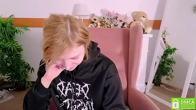 Snapshot of MirraBellanta chatting on January 18, 2026, 11:41 pm MirraBellanta online show from January 18, 2026, 11:41 pm