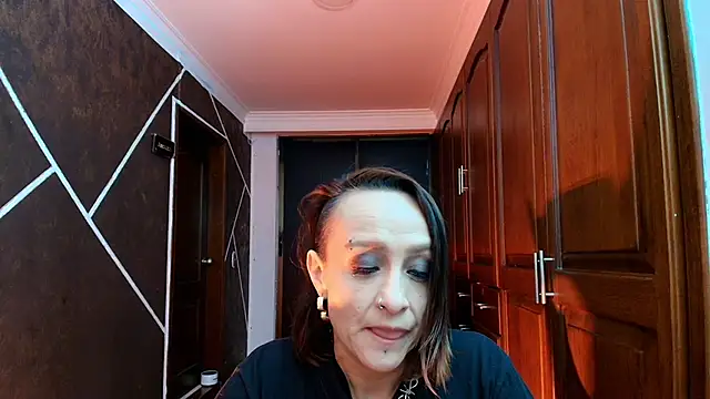 NatashaMason  online show from February 11, 2025, 11:43 am