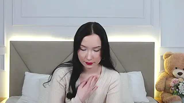 Snapshot of LeilaLow chatting on December 17, 2024, 3:06 pm LeilaLow online show from December 17, 2024, 3:06 pm