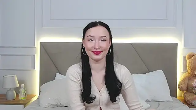 Snapshot of LeilaLow chatting on December 17, 2024, 6:09 pm LeilaLow online show from December 17, 2024, 6:09 pm