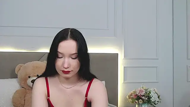 Snapshot of LeilaLow chatting on January 4, 2025, 12:16 pm LeilaLow online show from January 4, 2025, 12:16 pm