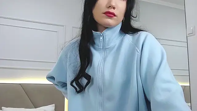 Snapshot of LeilaLow chatting on January 17, 2025, 12:10 pm LeilaLow online show from January 17, 2025, 12:10 pm