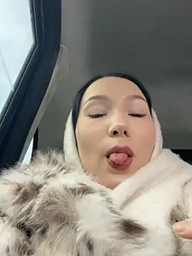 Snapshot of LeilaLow chatting on February 16, 2025, 11:59 am LeilaLow online show from February 16, 2025, 11:59 am