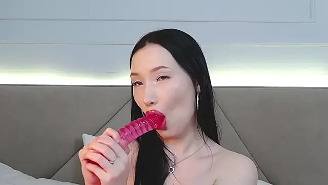 Snapshot of LeilaLow chatting on March 21, 2025, 3:13 pm LeilaLow online show from March 21, 2025, 3:13 pm