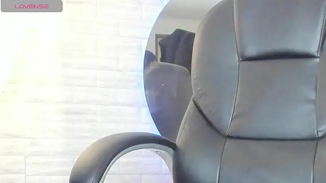 nicole  parker1 online show from February 5, 2025, 1:00 pm