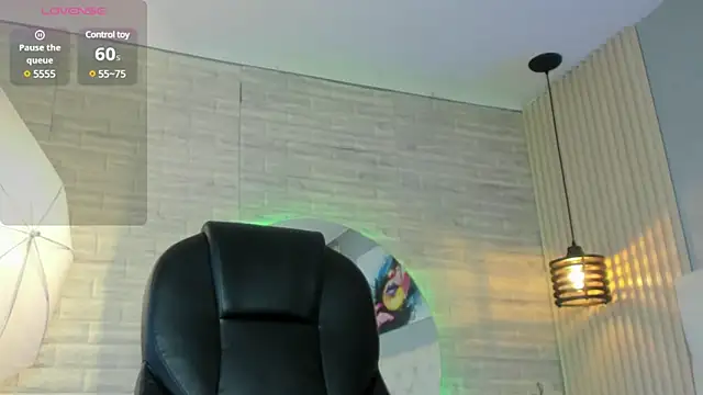 nicole  parker1 online show from February 12, 2025, 12:22 pm