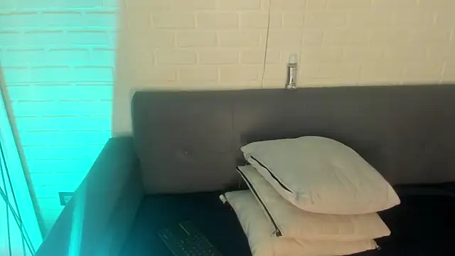 karina gomez 18 online show from September 15, 2025, 11:21 am