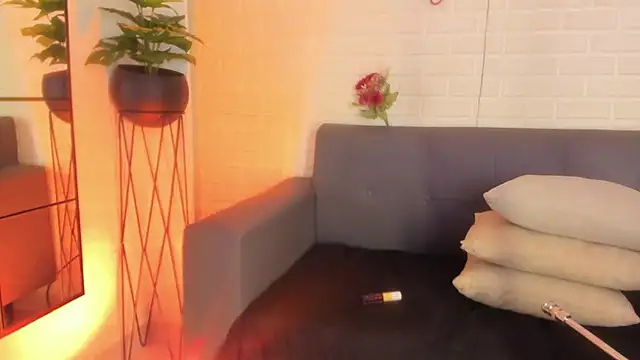 karina gomez 18 online show from September 24, 2025, 11:24 am