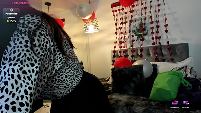 Nami sunny online show from September 19, 2025, 7:47 pm