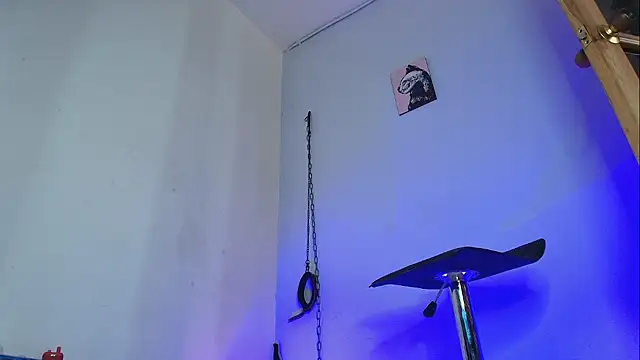 amber  blair online show from November 21, 2025, 8:40 pm