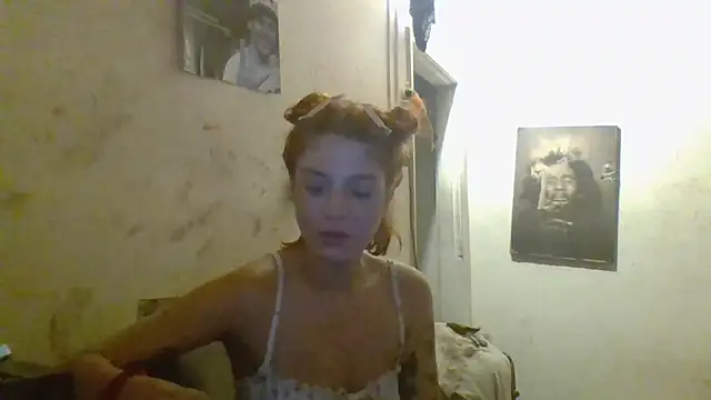 Snapshot of spacegirlll chatting on April 9, 2026, 3:17 am spacegirlll online show from April 9, 2026, 3:17 am