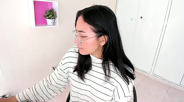 ASIAM BRUNET online show from December 23, 2024, 2:28 pm