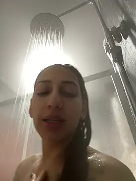 julialupato1606 online show from March 4, 2026, 12:33 pm