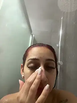 julialupato1606 online show from April 16, 2026, 4:41 pm