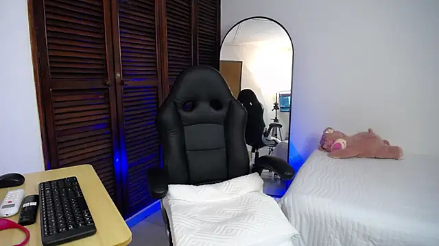 karoll marquez online show from January 17, 2025, 8:44 pm