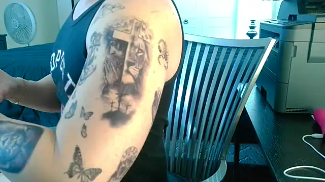 Aaron Rose25 online show from December 22, 2025, 3:47 am