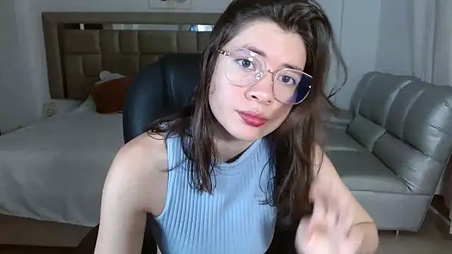 zoecruzz online show from December 20, 2025, 3:19 pm