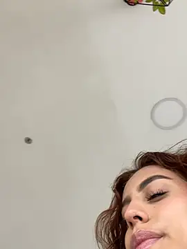 Katee Jones online show from November 6, 2025, 8:43 pm