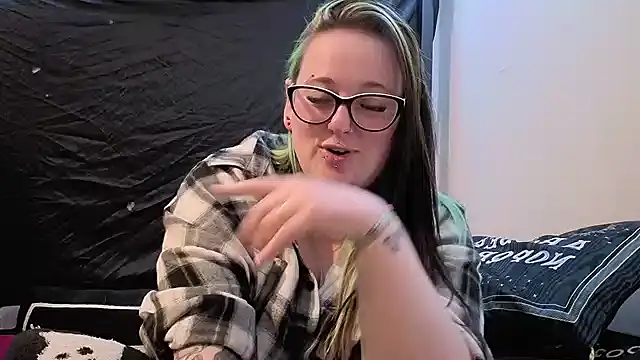 Bunny Cummings online show from April 21, 2026, 1:42 am