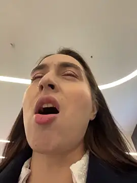 Holly Play online show from November 29, 2025, 7:11 am