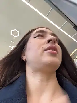 Holly Play online show from April 10, 2026, 7:13 am