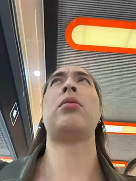 Holly Play online show from April 21, 2026, 11:05 am