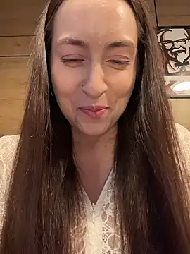 Holly Play online show from July 23, 2026, 8:01 am