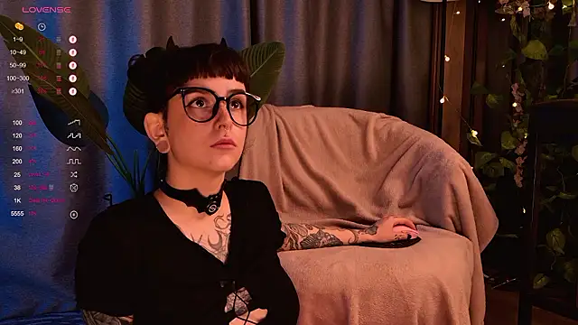 MichaellaMoon online show from December 7, 2024, 4:14 pm