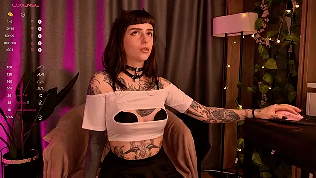 MichaellaMoon online show from December 11, 2024, 8:50 pm