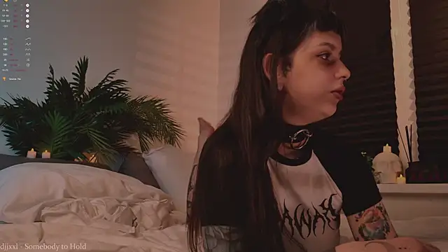 MichaellaMoon online show from October 30, 2025, 5:24 pm