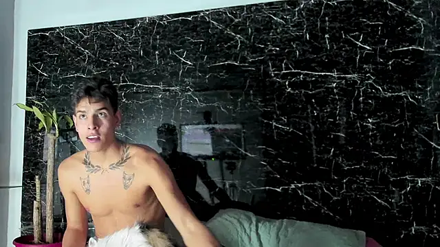 Couplehot  1 online show from December 7, 2024, 3:58 am