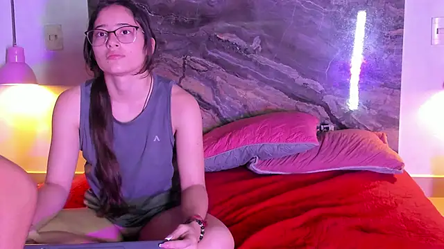 Couplehot  1 online show from January 18, 2025, 7:07 am