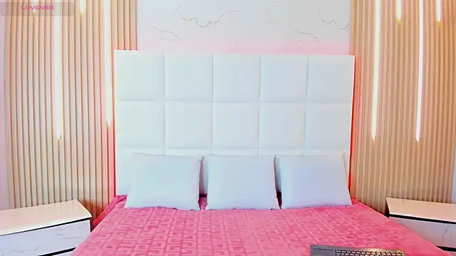 Iris Thompson  online show from October 24, 2025, 4:42 am