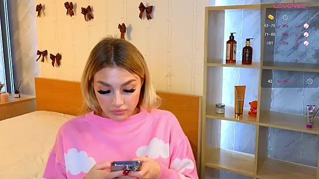 Ella Milla online show from December 25, 2024, 11:33 am