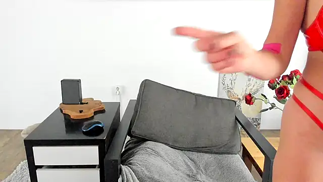 Snapshot of MendiPetite chatting on October 17, 2025, 8:22 pm MendiPetite online show from October 17, 2025, 8:22 pm