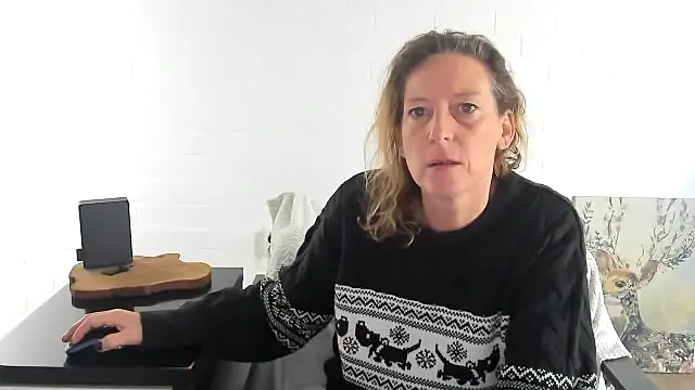 Snapshot of MendiPetite chatting on January 14, 2026, 9:48 am MendiPetite online show from January 14, 2026, 9:48 am