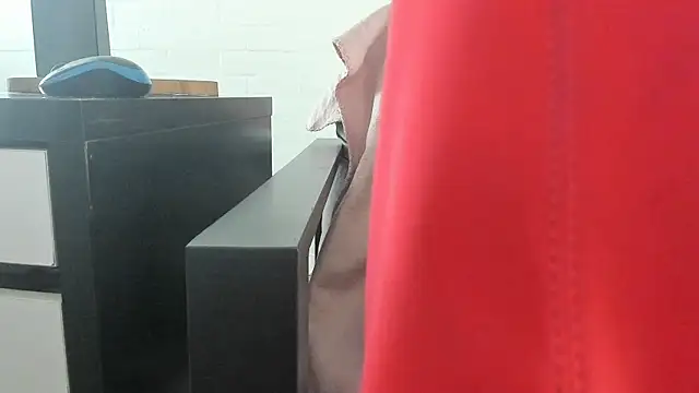 Snapshot of MendiPetite chatting on February 19, 2026, 9:22 pm MendiPetite online show from February 19, 2026, 9:22 pm