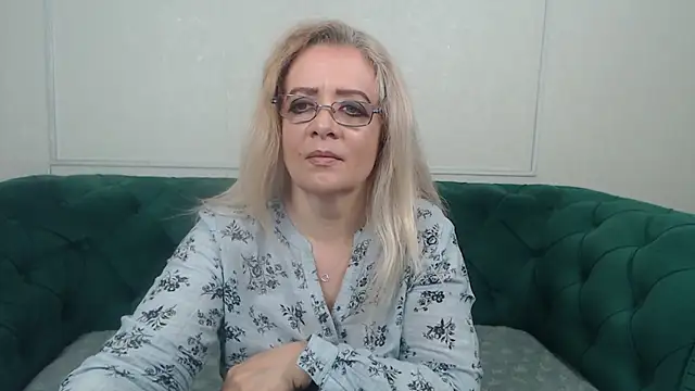 IvanaCharm online show from September 22, 2025, 3:30 am