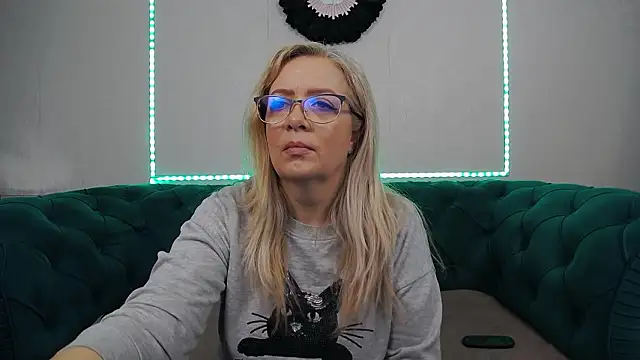 IvanaCharm online show from February 17, 2026, 4:31 am