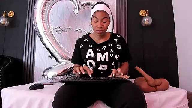 YummyDuooo online show from April 19, 2026, 11:09 am