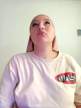 Celeste camila18 online show from October 24, 2025, 1:40 pm