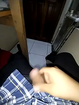 Whiper2024 online show from September 16, 2025, 6:31 pm