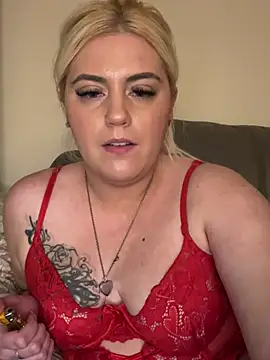 Blondiee3088 online show from February 5, 2025, 6:26 pm