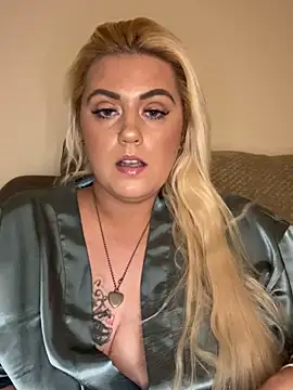 Blondiee3088 online show from February 18, 2025, 8:47 pm