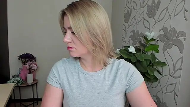 MariaSttone online show from September 14, 2025, 12:59 pm