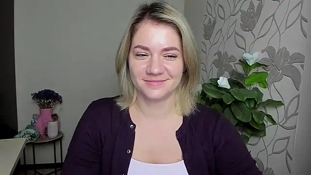 MariaSttone online show from October 13, 2025, 3:45 pm