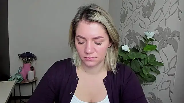 MariaSttone online show from October 14, 2025, 10:49 am