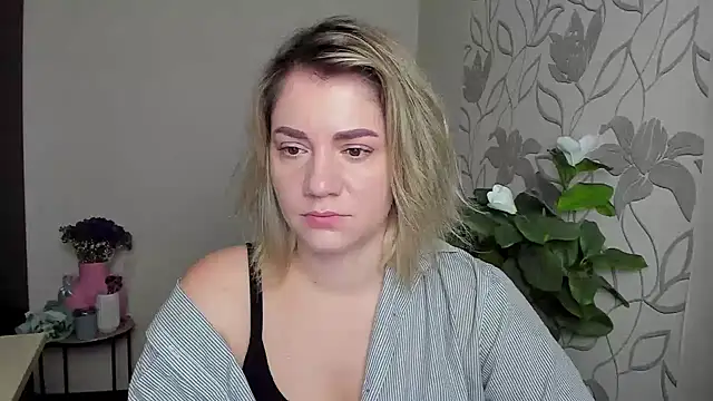 MariaSttone online show from October 27, 2025, 4:33 pm